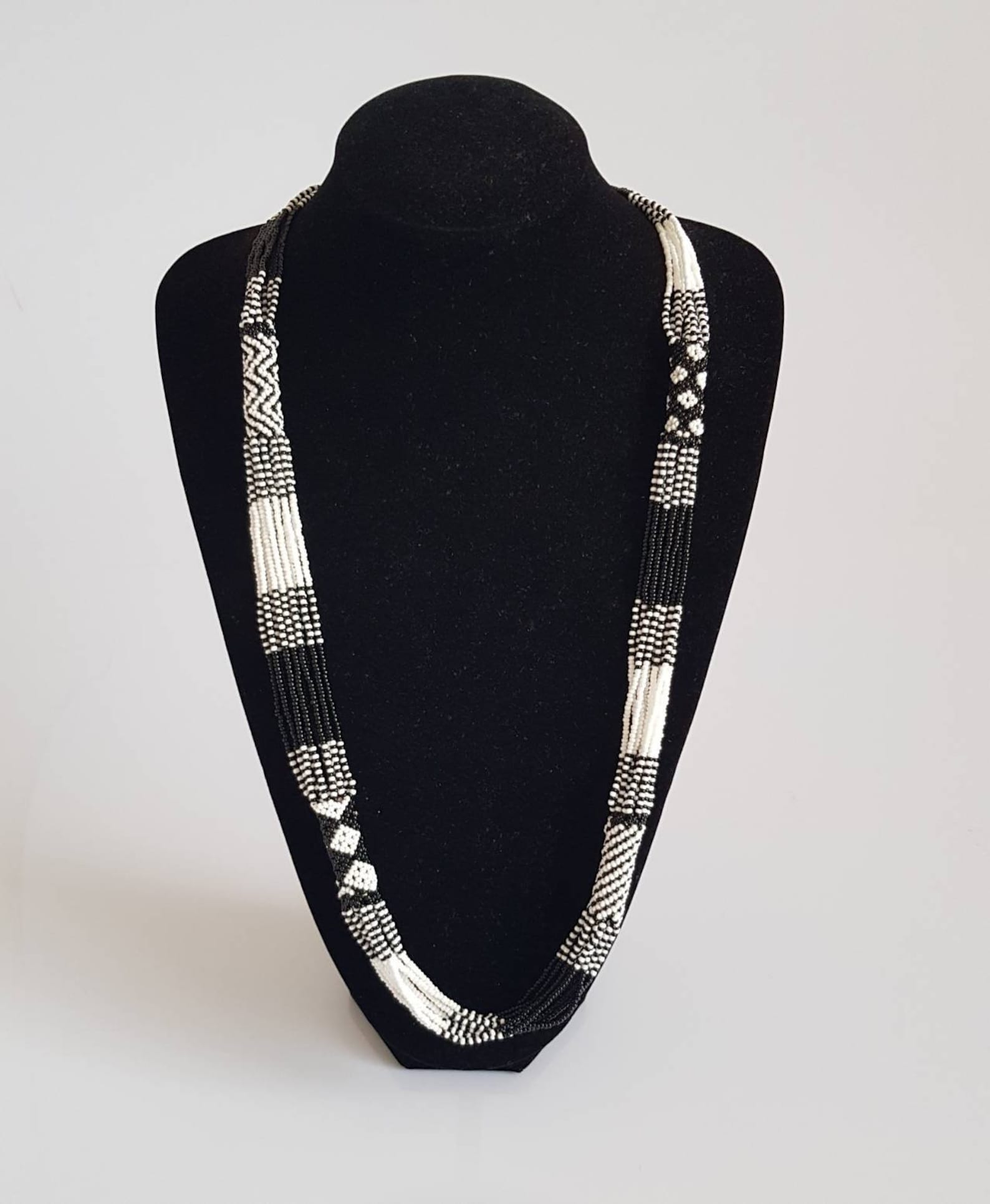 Black and white beaded necklace. 1 Black and white beaded necklace.